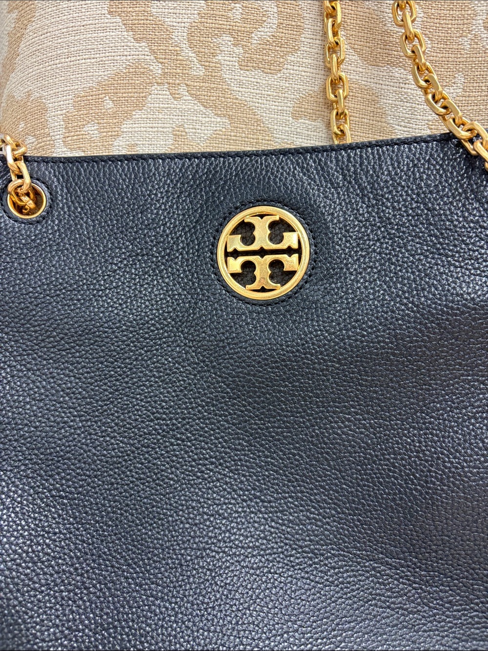 Tory Burch Black Pebbled Leather Shoulder Bag with Adjustable Gold Chain - Picture 2 of 10